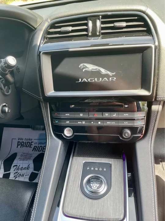 2017 Jaguar F-Pace - Image 8 of 11