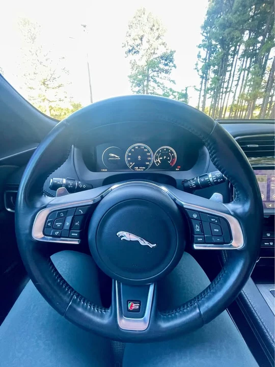 2017 Jaguar F-Pace - Image 6 of 11