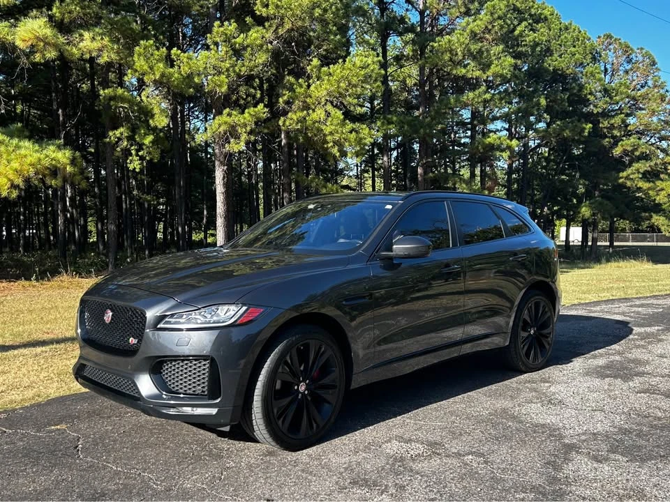 2017 Jaguar F-Pace - Image 2 of 11