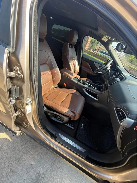 2017 Jaguar F-Pace - Image 13 of 19