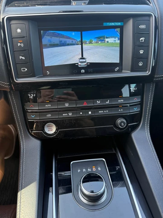 2017 Jaguar F-Pace - Image 15 of 19