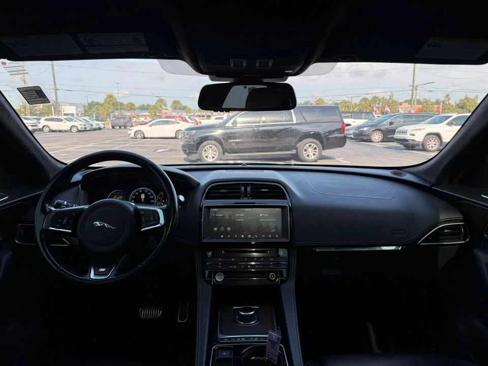 2017 Jaguar F-Pace - Image 14 of 20