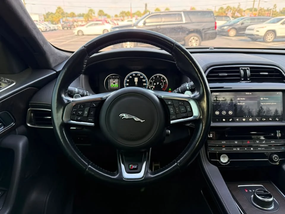 2017 Jaguar F-Pace - Image 15 of 20