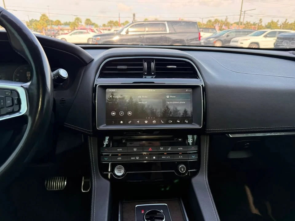 2017 Jaguar F-Pace - Image 13 of 20