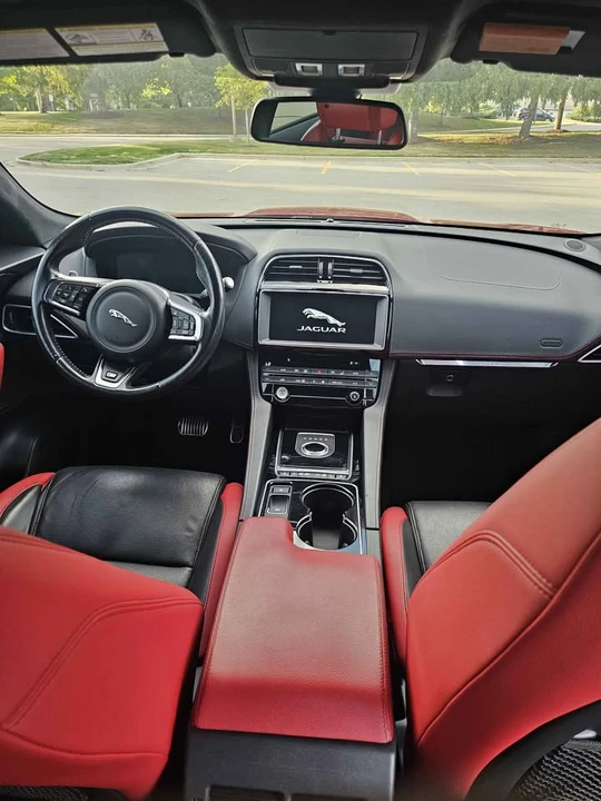 2017 Jaguar F-Pace - Image 8 of 14