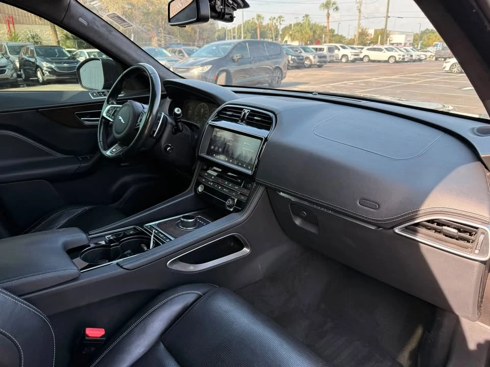 2017 Jaguar F-Pace - Image 5 of 20
