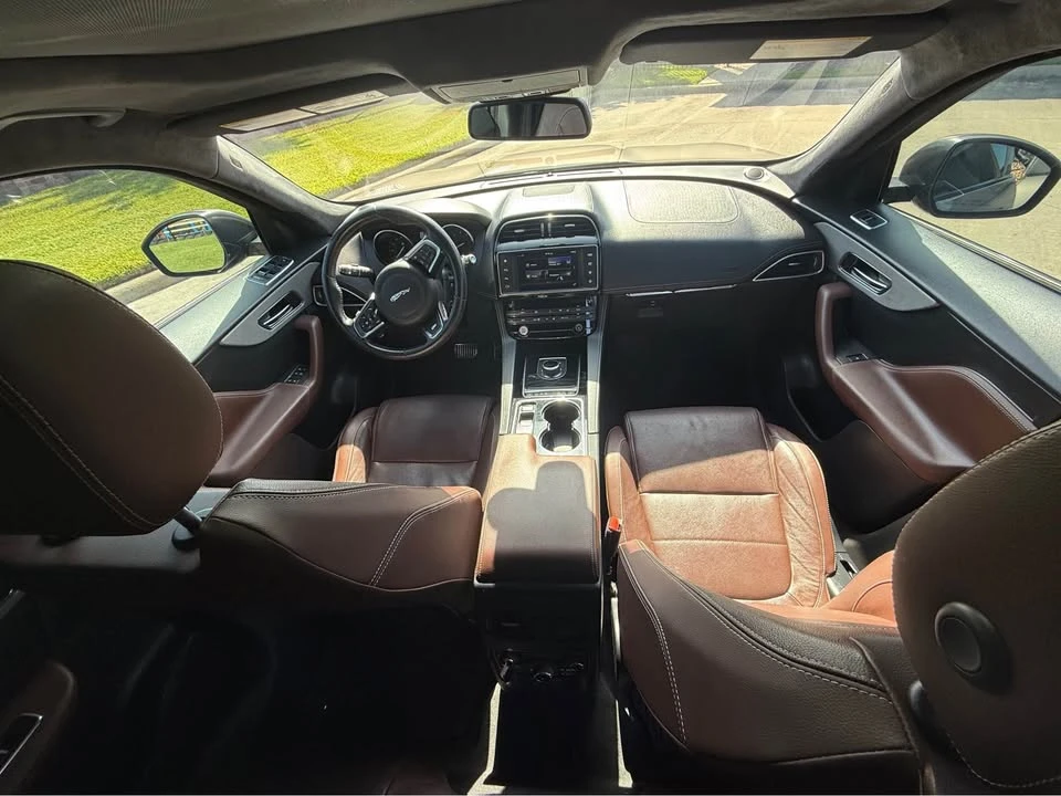 2017 Jaguar F-Pace - Image 11 of 19