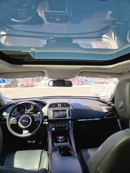 2017 Jaguar F-Pace - Image 11 of 15