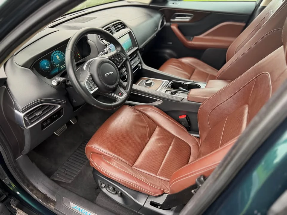 2017 Jaguar F-Pace - Image 14 of 20