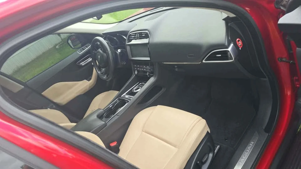 2017 Jaguar F-Pace - Image 6 of 8