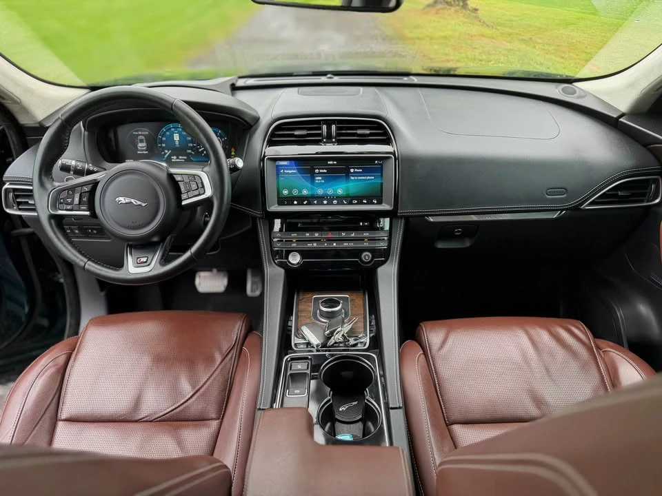 2017 Jaguar F-Pace - Image 16 of 20