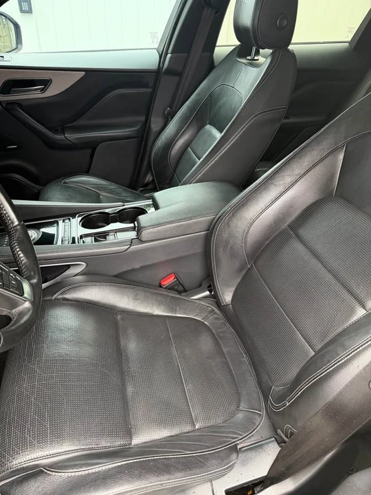 2017 Jaguar F-Pace - Image 2 of 11