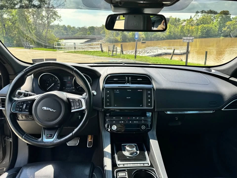 2017 Jaguar F-Pace - Image 6 of 10
