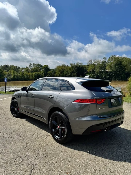 2017 Jaguar F-Pace - Image 3 of 10