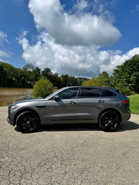 2017 Jaguar F-Pace - Image 2 of 10