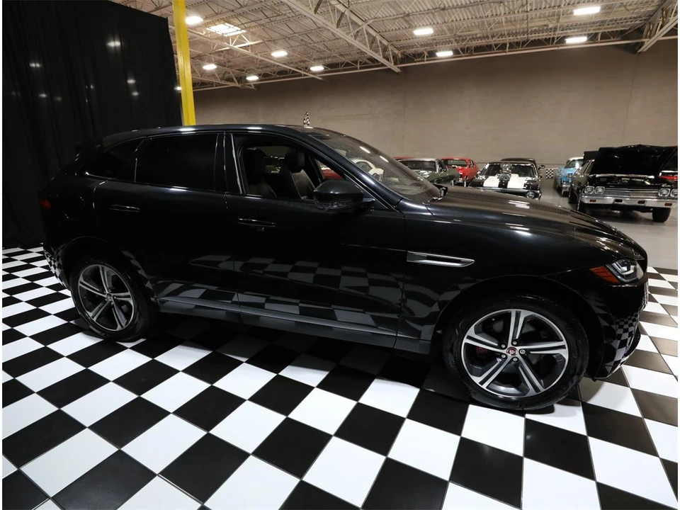 2017 Jaguar F-Pace - Image 17 of 31