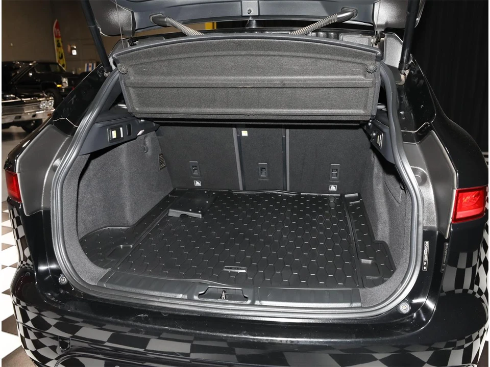 2017 Jaguar F-Pace - Image 5 of 31