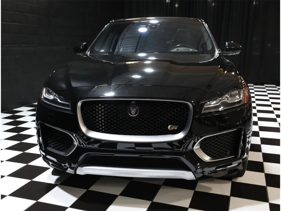 2017 Jaguar F-Pace - Image 10 of 31