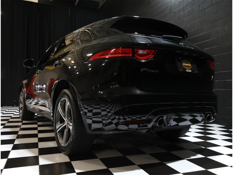 2017 Jaguar F-Pace - Image 23 of 31