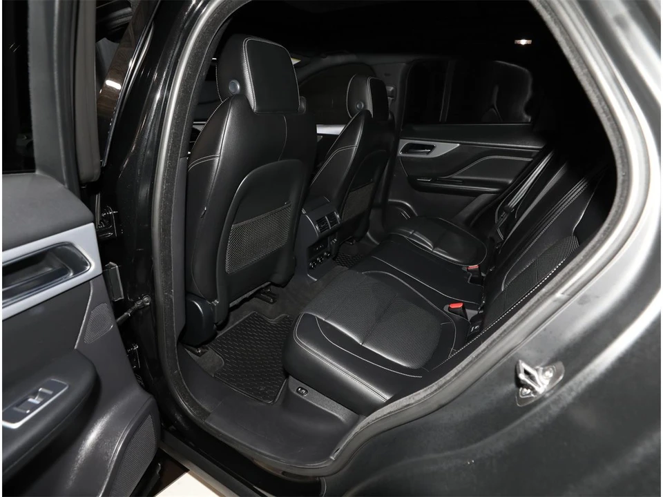 2017 Jaguar F-Pace - Image 4 of 31