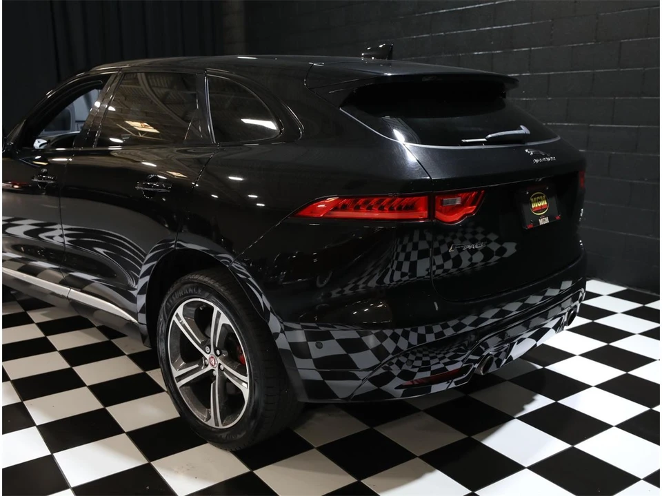 2017 Jaguar F-Pace - Image 24 of 31