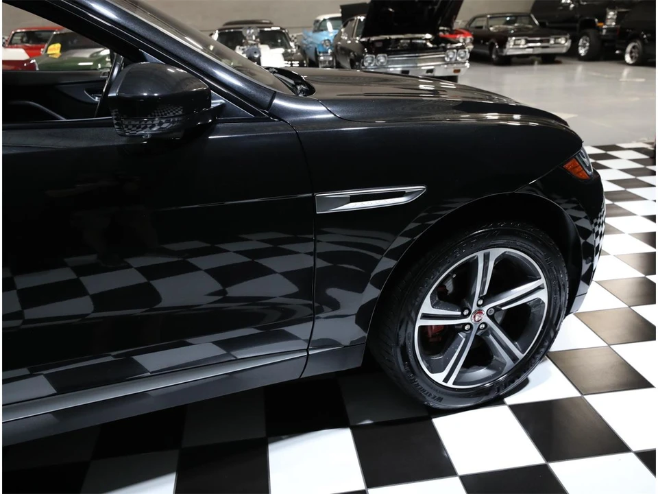 2017 Jaguar F-Pace - Image 16 of 31