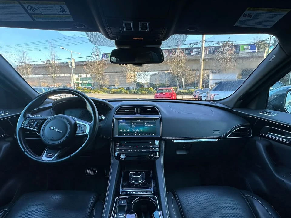 2017 Jaguar F-Pace - Image 6 of 9