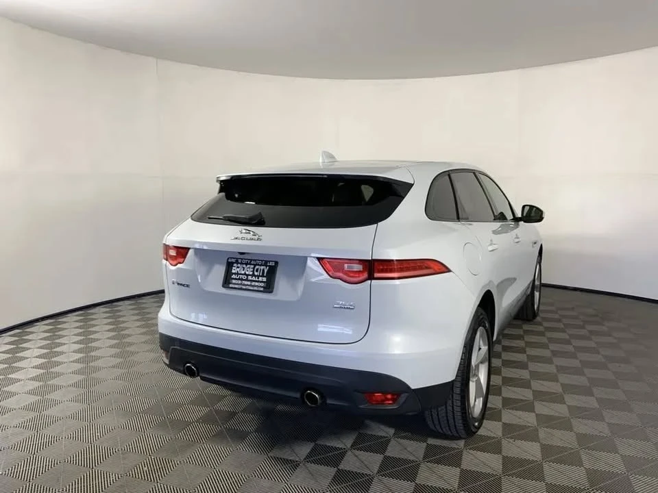 2017 Jaguar F-Pace - Image 3 of 19
