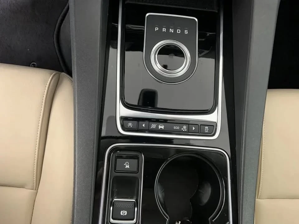 2017 Jaguar F-Pace - Image 13 of 19