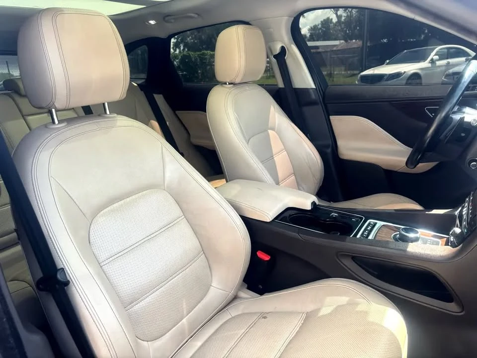 2017 Jaguar F-Pace - Image 9 of 12
