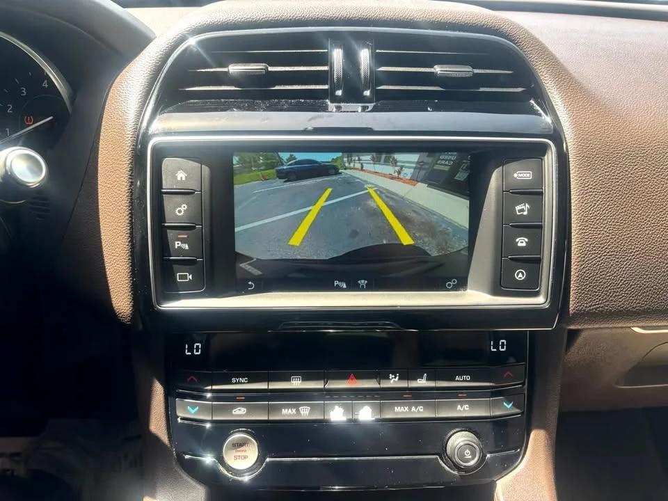 2017 Jaguar F-Pace - Image 10 of 12