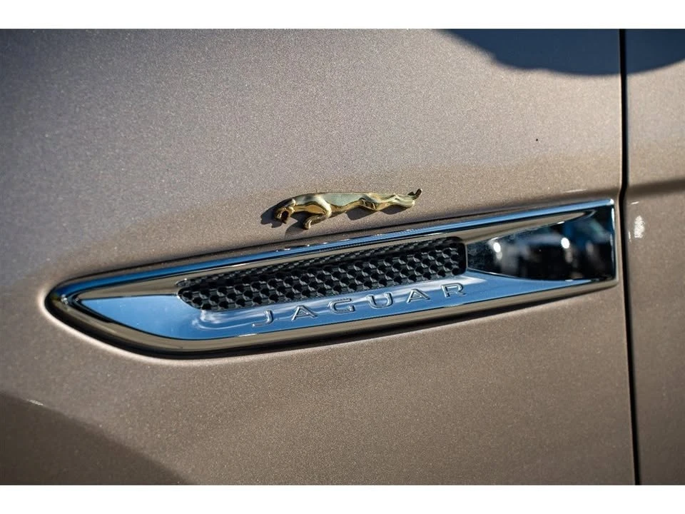 2017 Jaguar F-Pace - Image 11 of 20