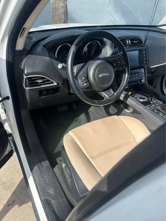 2017 Jaguar F-Pace - Image 4 of 6