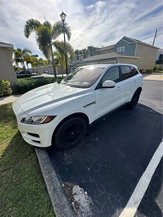 2017 Jaguar F-Pace - Image 6 of 6