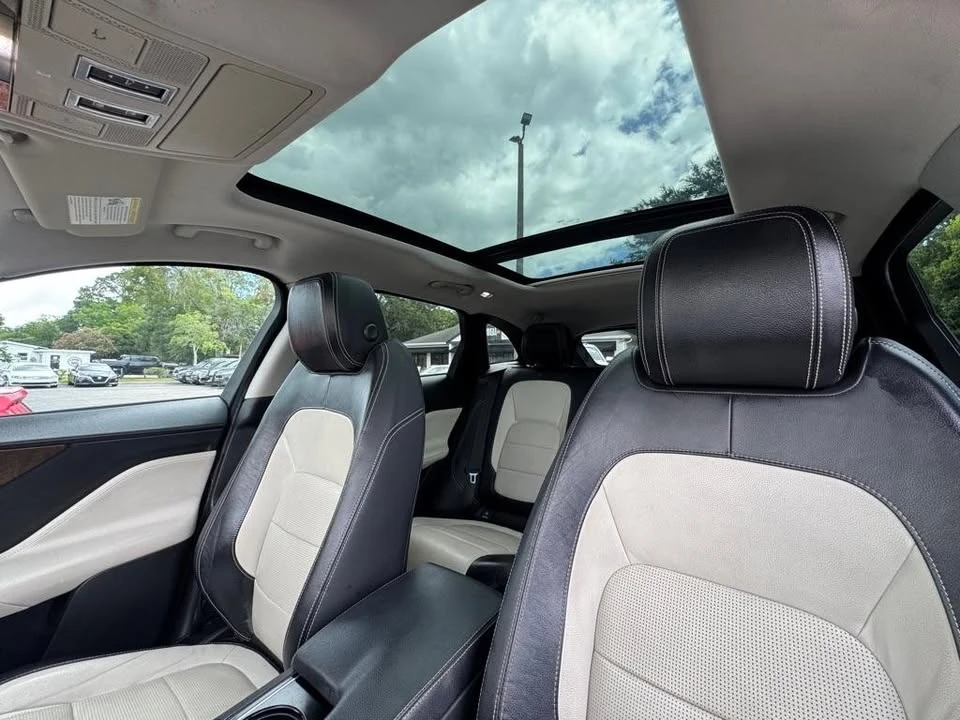 2017 Jaguar F-Pace - Image 9 of 14