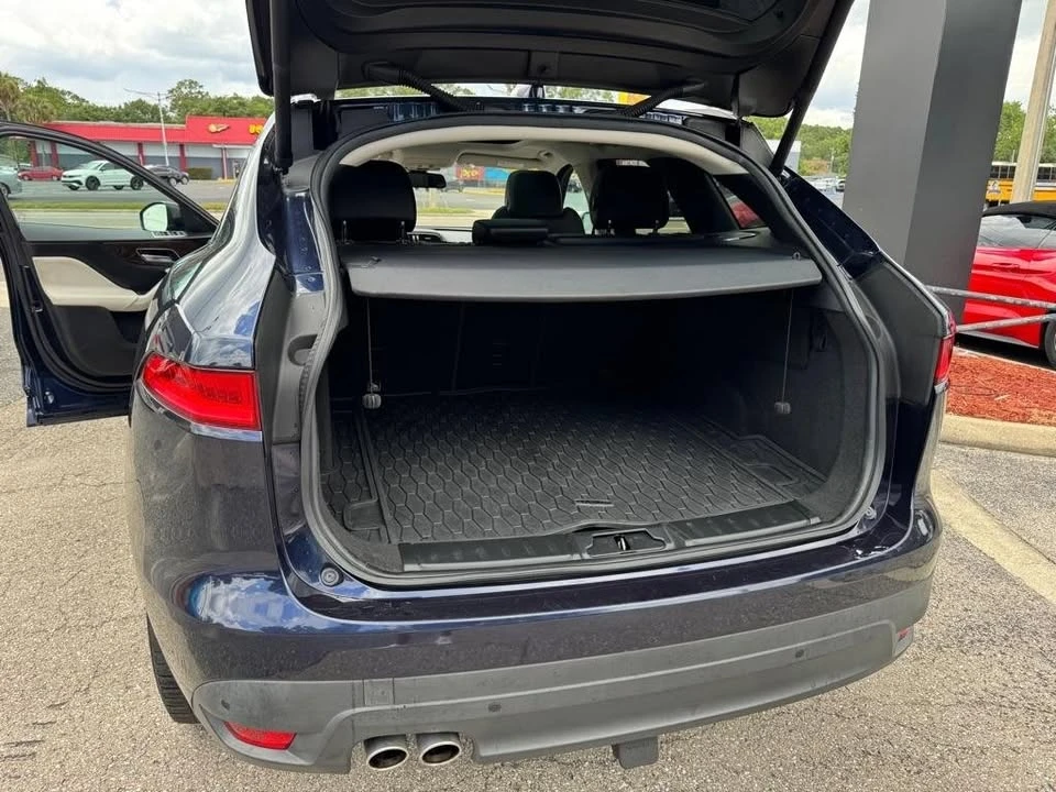 2017 Jaguar F-Pace - Image 10 of 14