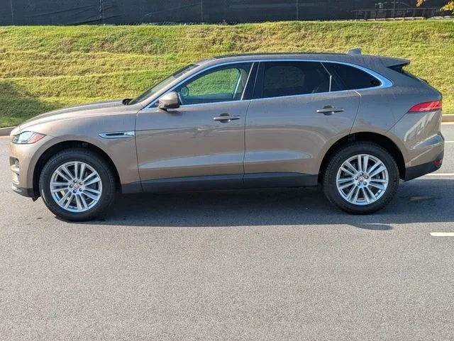 2017 Jaguar F-Pace - Image 13 of 15