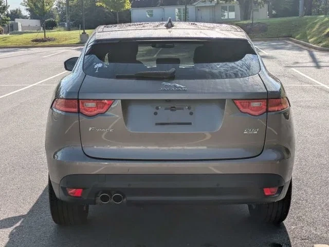 2017 Jaguar F-Pace - Image 7 of 15