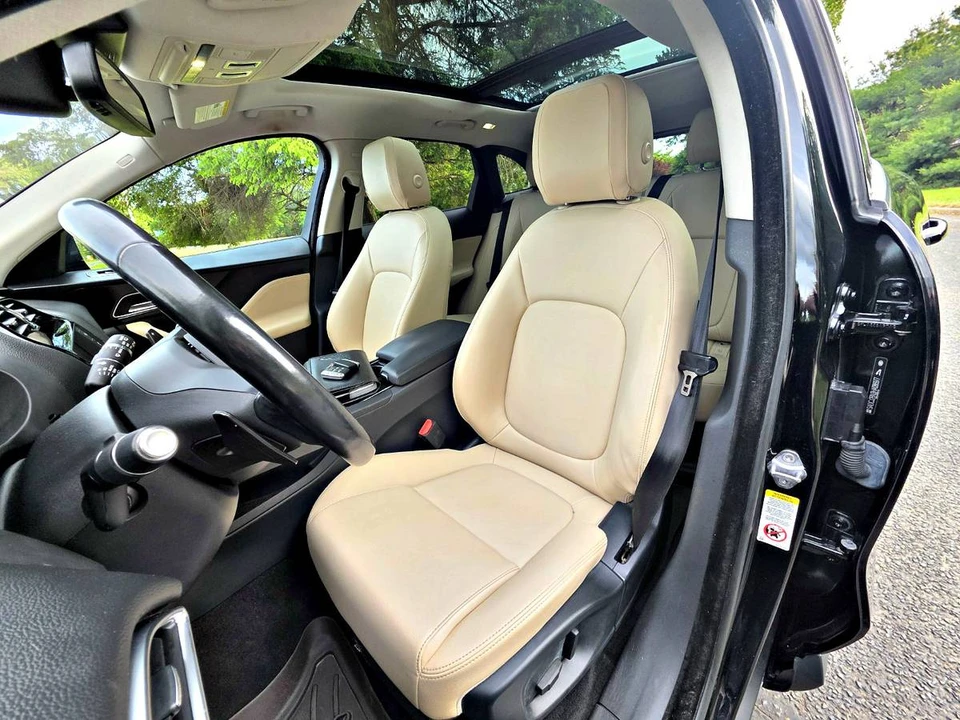 2017 Jaguar F-Pace - Image 13 of 22