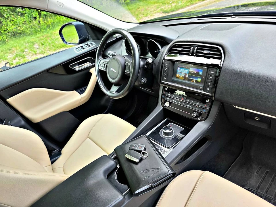 2017 Jaguar F-Pace - Image 15 of 22