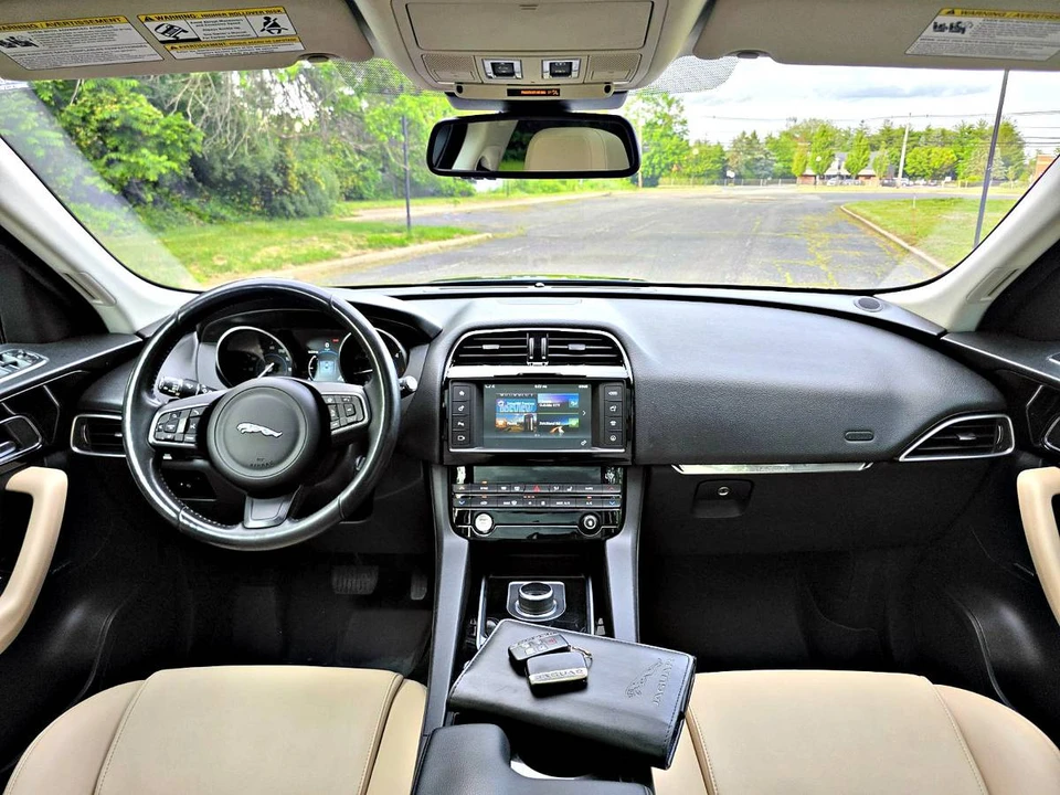 2017 Jaguar F-Pace - Image 14 of 22