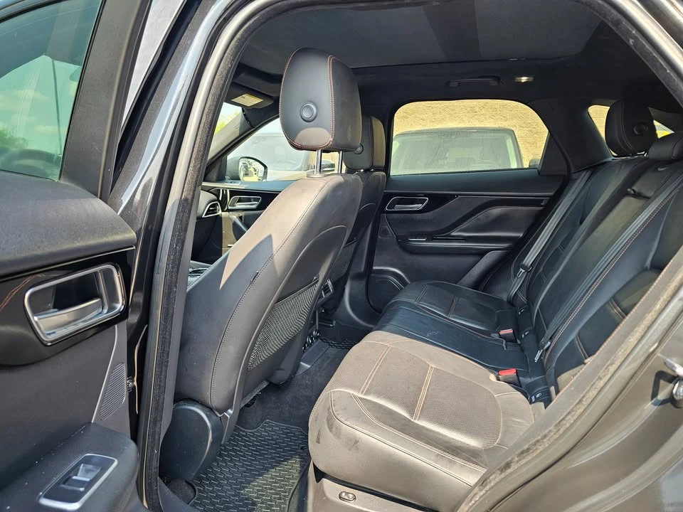 2017 Jaguar F-Pace - Image 11 of 18