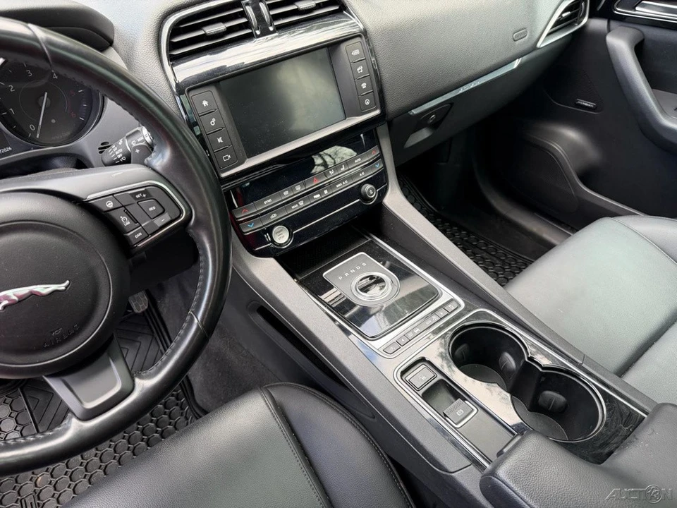 2017 Jaguar F-Pace - Image 18 of 21