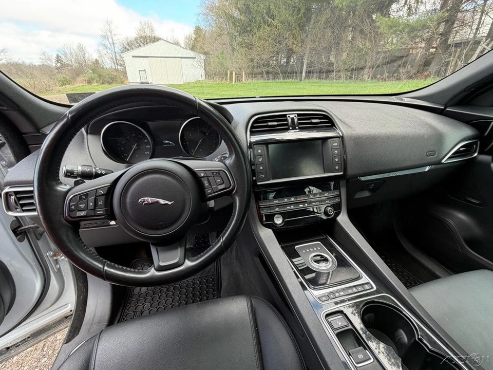 2017 Jaguar F-Pace - Image 17 of 21