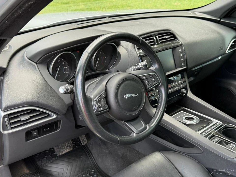 2017 Jaguar F-Pace - Image 14 of 21
