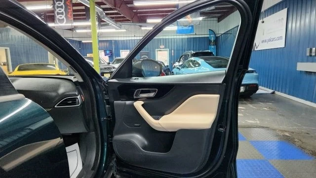 2017 Jaguar F-Pace - Image 11 of 12