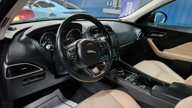 2017 Jaguar F-Pace - Image 8 of 12