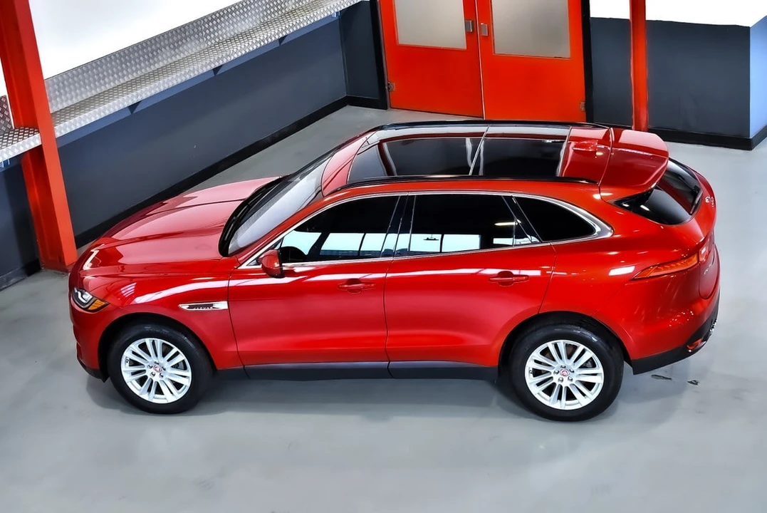 2017 Jaguar F-Pace - Image 27 of 31