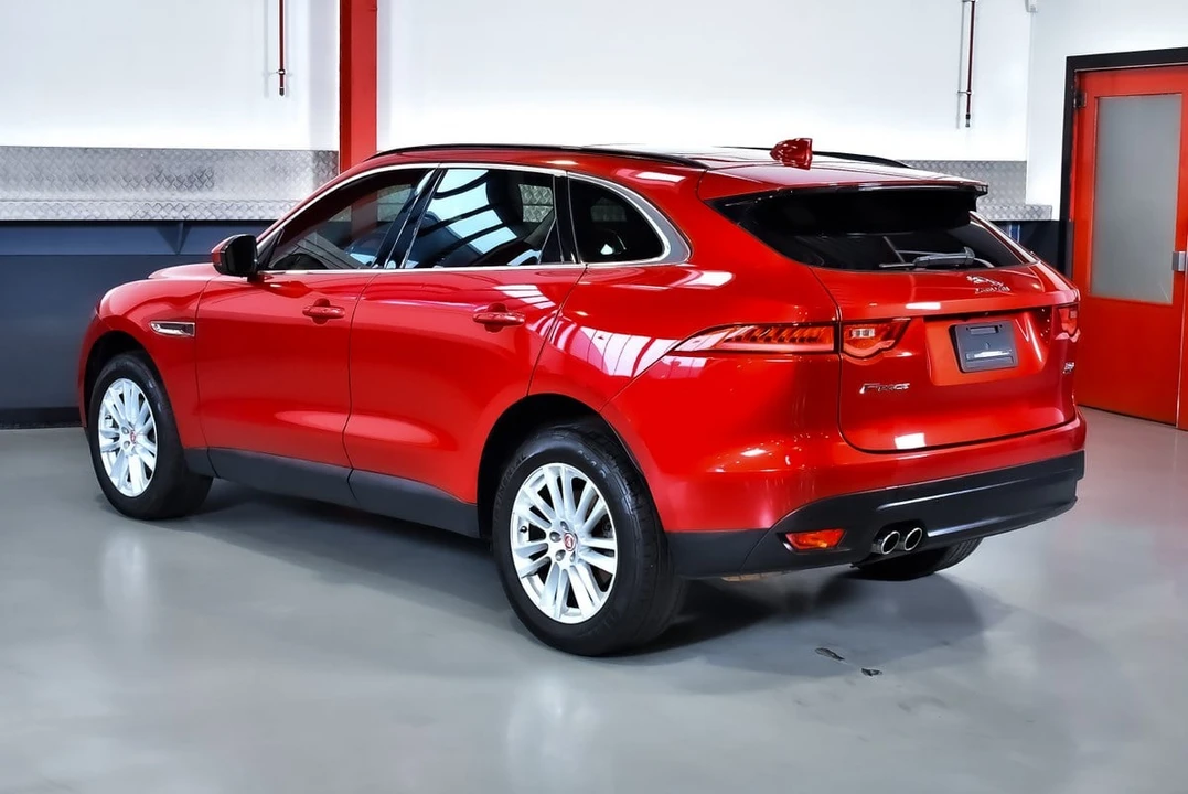 2017 Jaguar F-Pace - Image 19 of 31