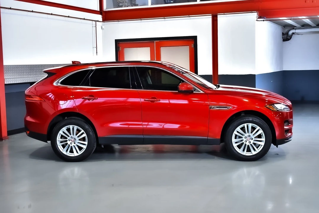 2017 Jaguar F-Pace - Image 10 of 31